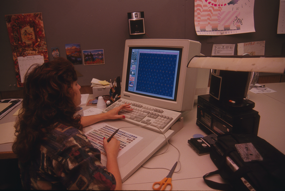 Woman uses computer, 1994. Photograph by Martha Cooper. Library of Congress, Prints and Photographs Division.
