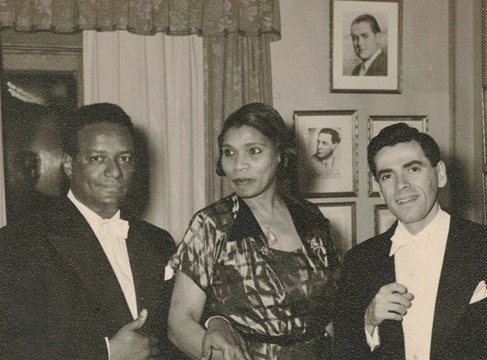 Conductor Dean Dixon, contralto Marian Anderson, and classical pianist Abbey Simon in Stockholm, Sweden, 1952. The New York Public Library, Schomburg Center for Research in Black Culture, Photographs and Prints Division.
